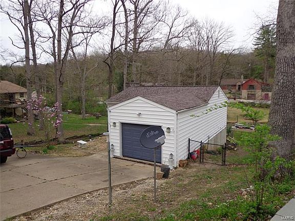 3rd image of 210 N Lake Dr