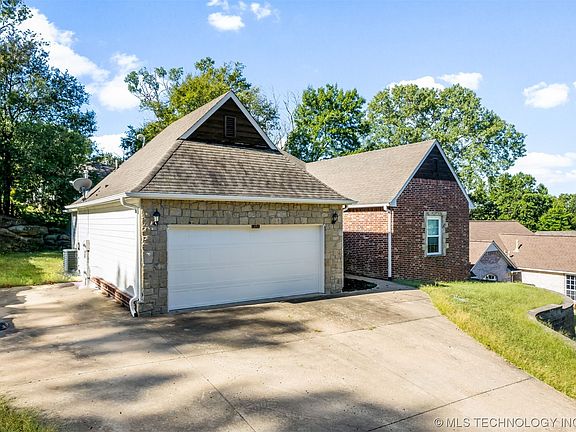 2nd image of 1386 Woodbriar Ln
