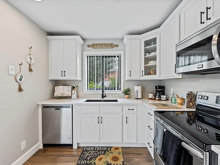 13745 Yarmouth Dr #A — Photo 11