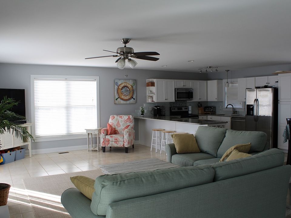 1st image of 208 Beaufort Ave