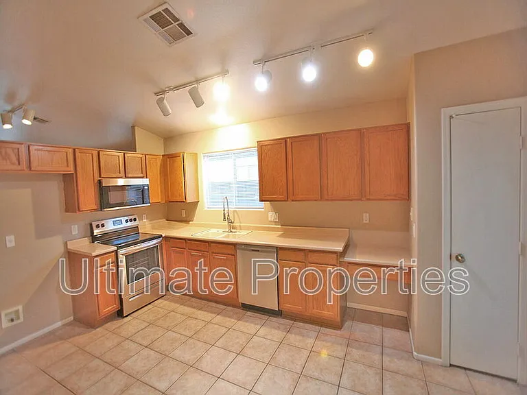3011 W Zachary Dr — Photo 7