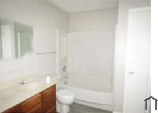 3 bed, 1023 sqft, $1,700 — Photo 4