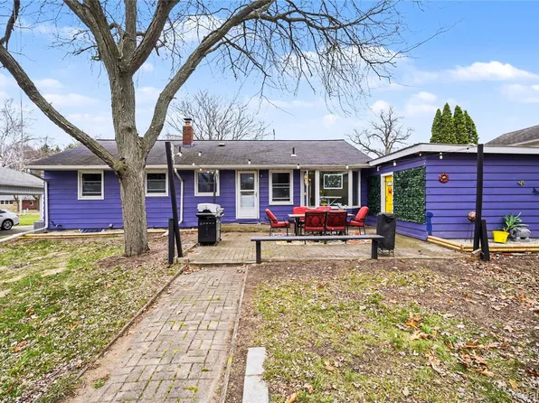 633 N Adelaide St, Fenton, MI 48430