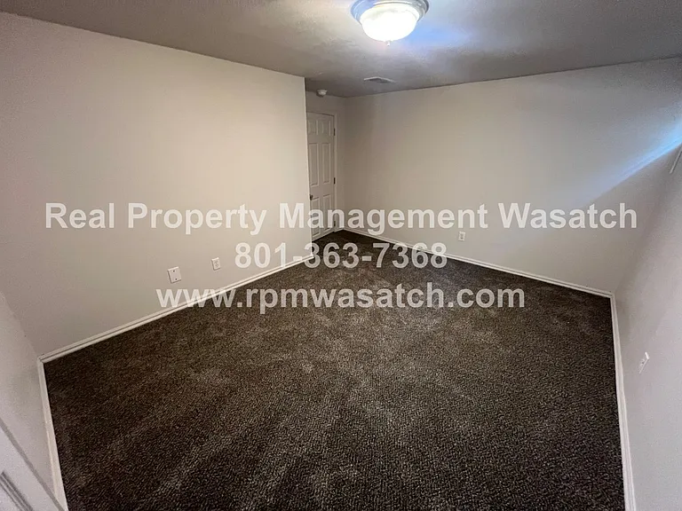 1105 S 700 E — Photo 31