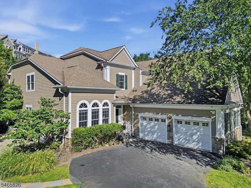 1st image of 6 Tillou Rd W