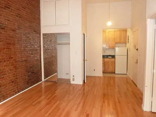 Rented by Chartwell Manhattan Realty | media 1