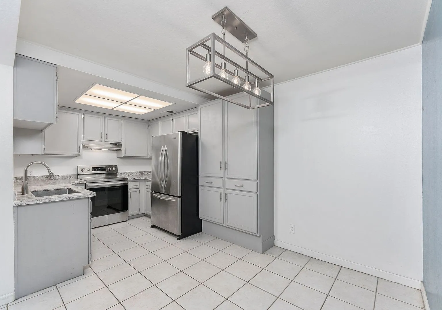 Charming 2 Bedroom 2 Bath Duplex — Photo 2