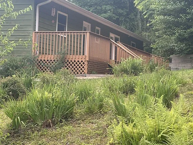 205 Canterbury Ln — Photo 23