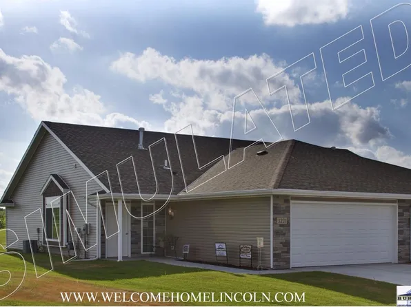 8719 Ridge Hollow Dr, Lincoln, NE 68526