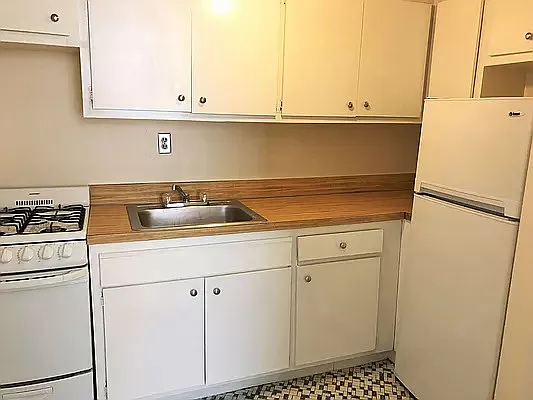 Rented by Luxor Homes & Investment Realty | media 29