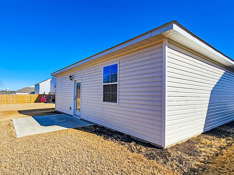 1253 Mosser Dr — Photo 2