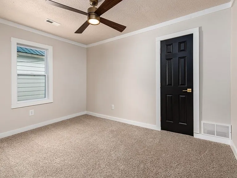 415 Hansford St — Photo 7
