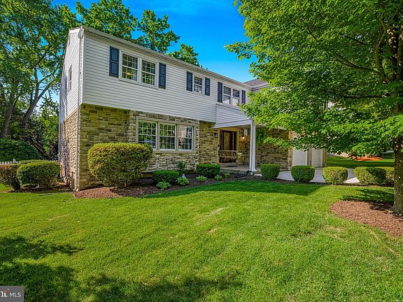 4th image of 36 N Cliffe Dr