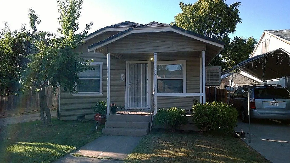 5229 15th Ave — Photo 1