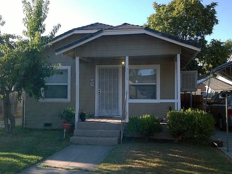 5229 15th Ave — Photo 1