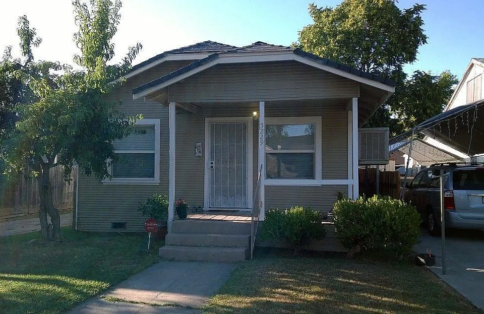 5229 15th Ave