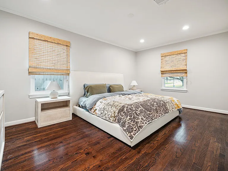 8511 Greenbush St — Photo 11