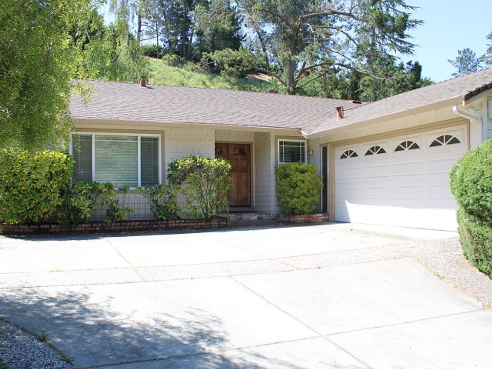 1st image of 2710 Doidge Ave
