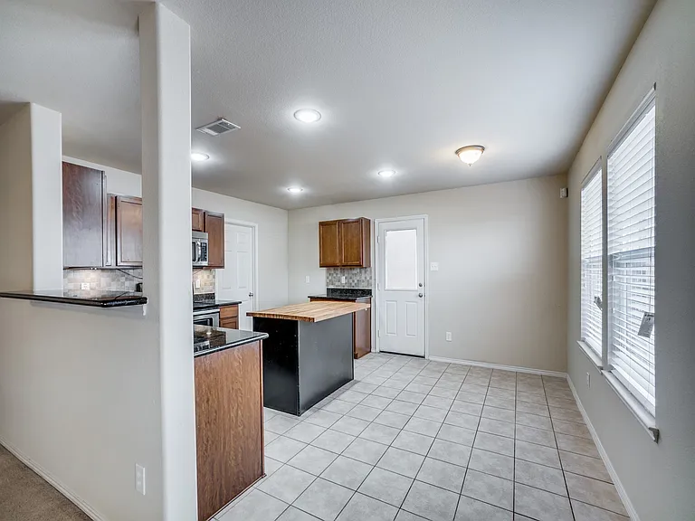 76 Daisy Dr — Photo 10
