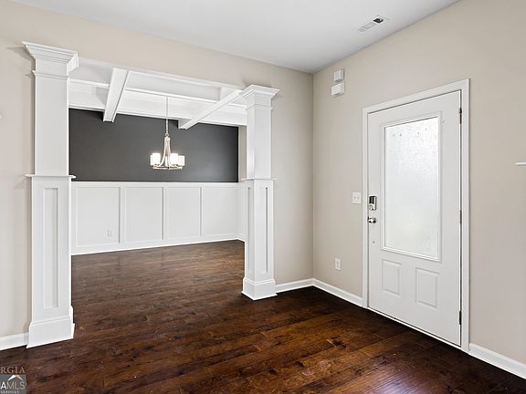 4th image of 1140 Red Bud Cir