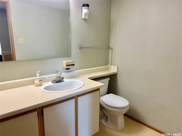 525 5th Avenue N #305, Saskatoon, SK S7K 2R1