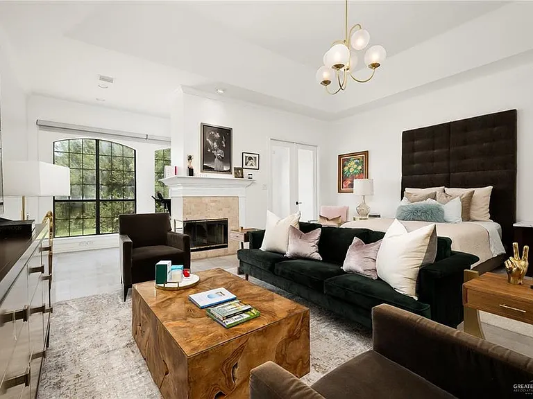 101 Sabine Ct — Photo 6
