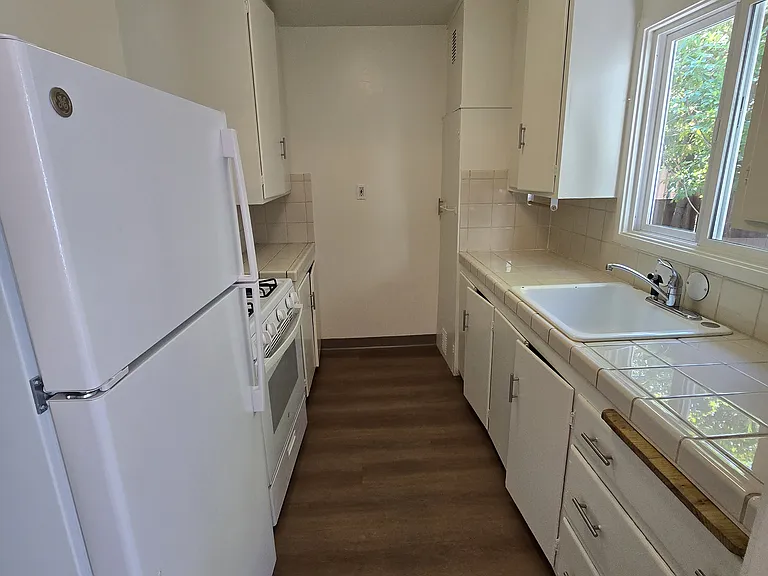 844 Adams St — Photo 14