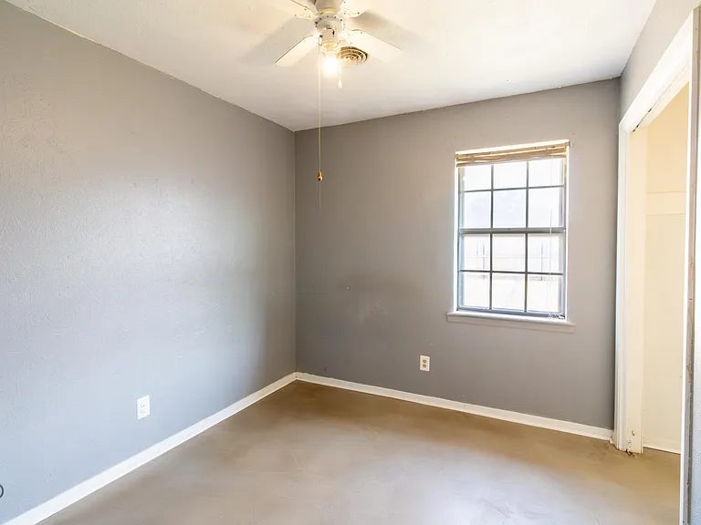 1303 Mockingbird St — Photo 15
