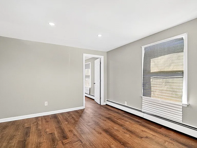24 Steinhardt Ave — Photo 17