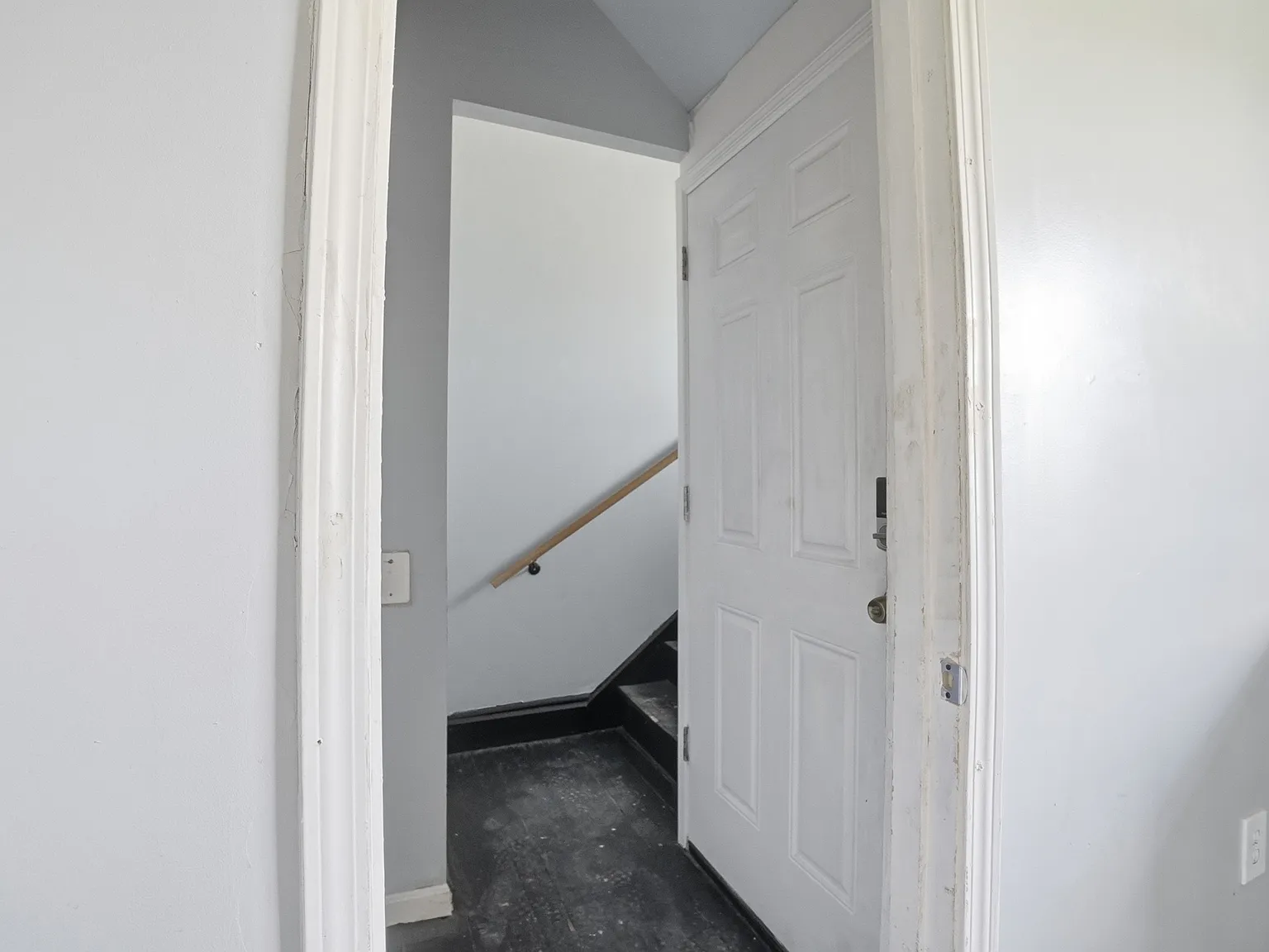 5 bed, 1900 sqft, $2,395 — Photo 2