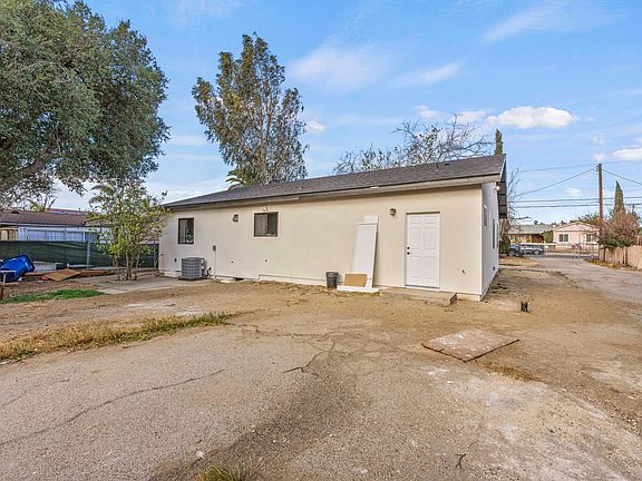 3rd image of 12742 Montague St