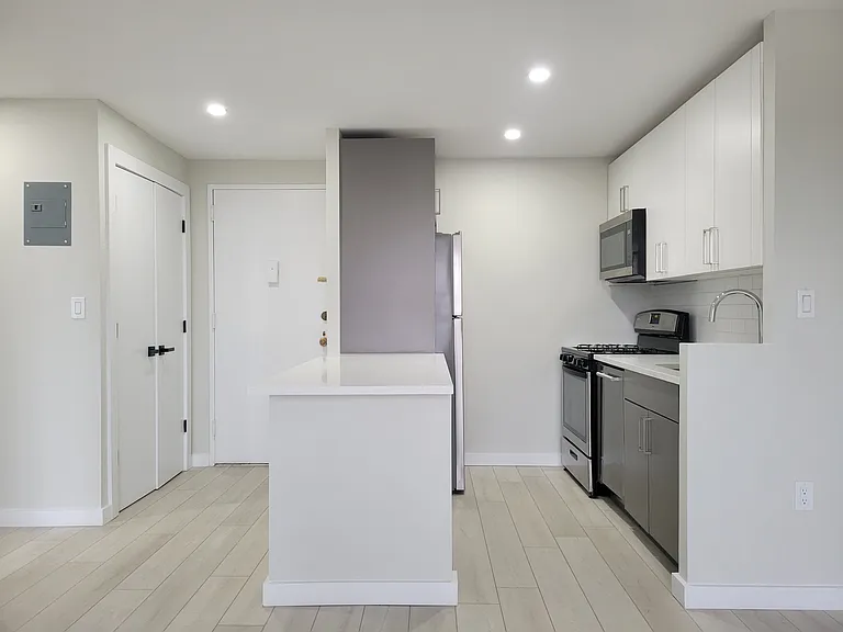 829 Greenwood Ave #3J — Photo 3