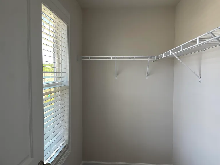 715 Courtland Dr — Photo 15