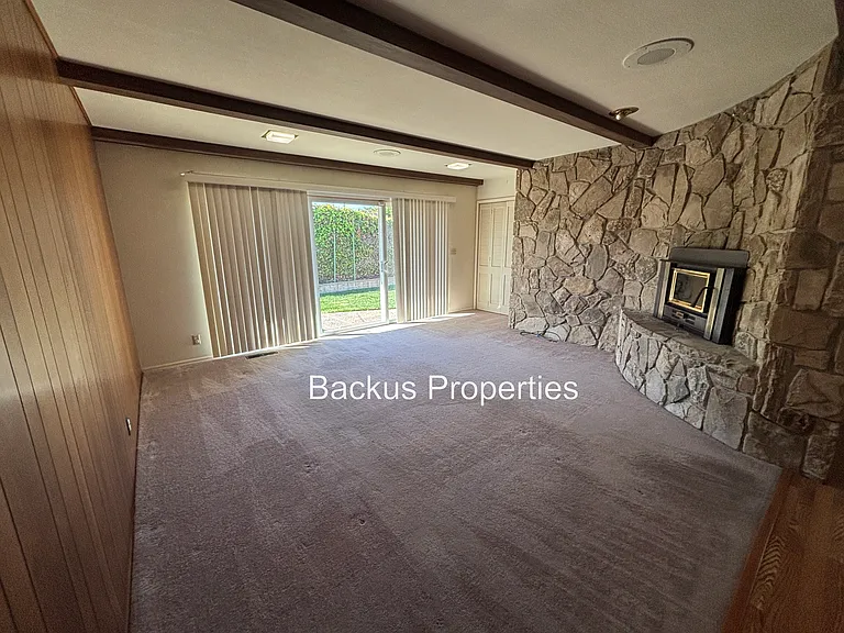 1150 San Diego Dr — Photo 10