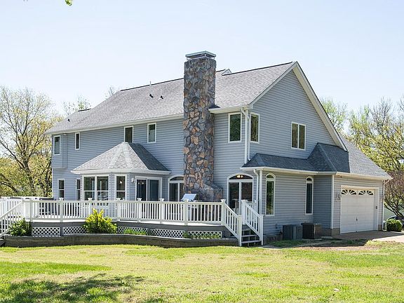 3rd image of 3935 Blackberry Ln