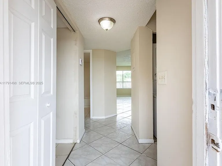 10106 Twin Lakes Dr #4 — Photo 14