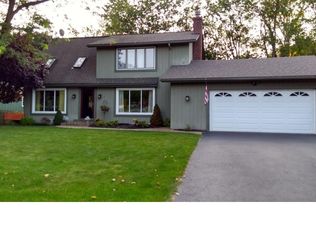 85 Apple Creek Ln, Rochester, NY 14612