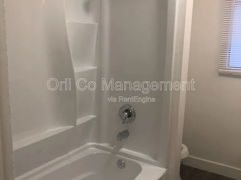 6500 Balboa Blvd — Photo 9