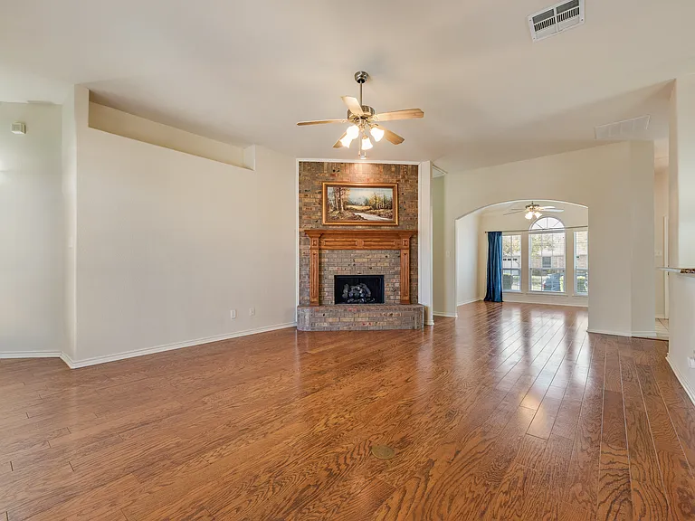 401 Idaho Ct — Photo 5