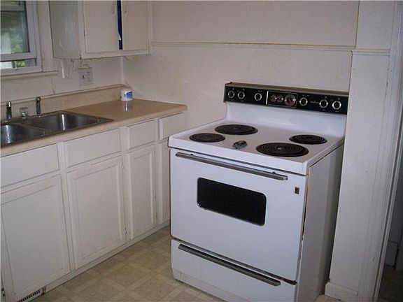 3rd image of 4546 N Payton Ave