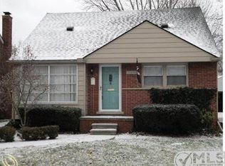 20490 Country Club Dr, Harper Woods, MI 48225