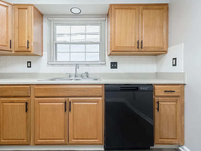 7400 Six Mile Ln — Photo 13