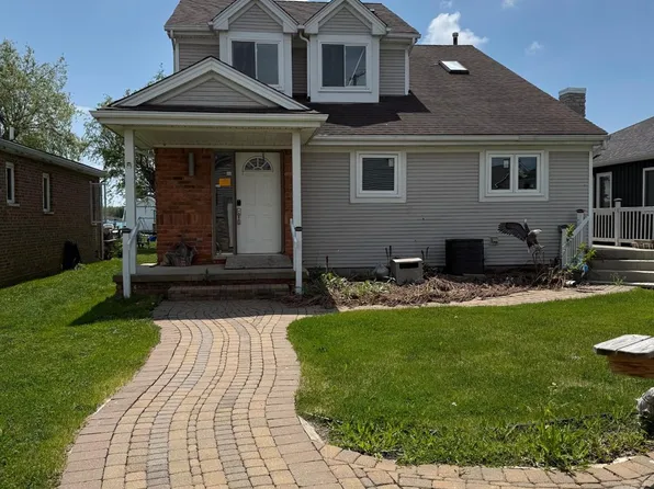 10431 Saint John Dr, Algonac, MI 48001