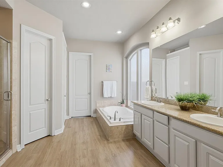 18800 N Bee Cave Springs Cir — Photo 19
