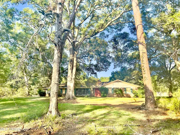 5121 Oakwood Ln, Ocean Springs, MS 39564