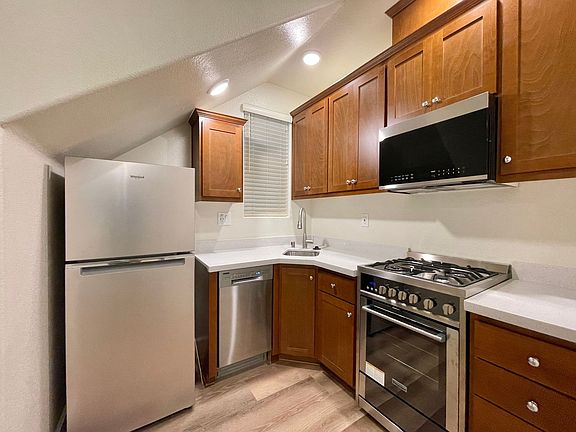 2nd image of 2602 1st St Unit B