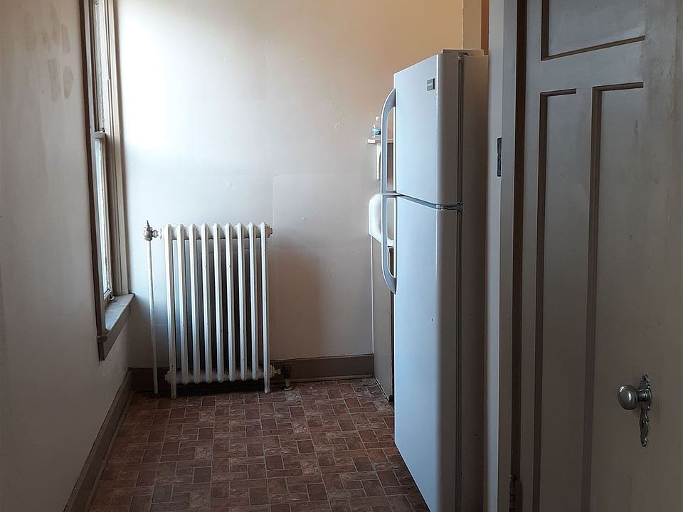2nd image of 638 N Main St APT 6