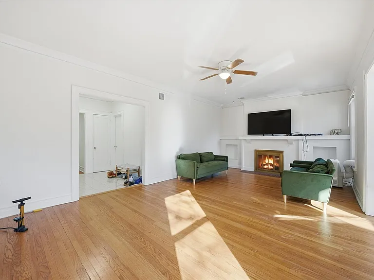 5210 S Ingleside Ave #2 — Photo 3