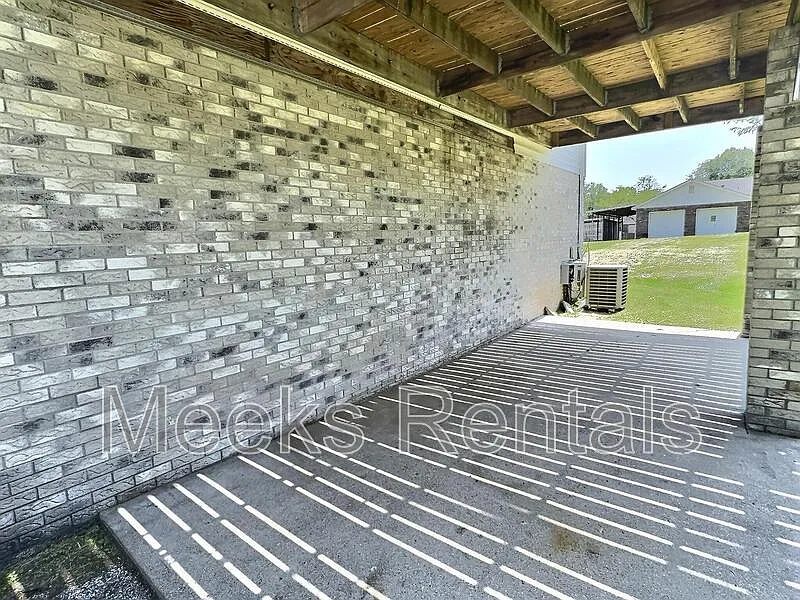 3 bed, 1.5 bath, 1400 sqft, $1,500 — Photo 2