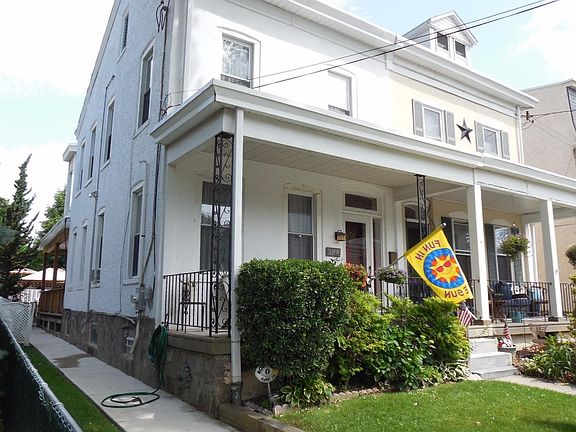 3rd image of 546 Hermitage St